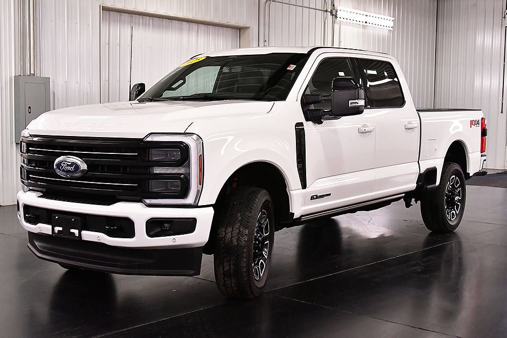 Used 2025 Ford F250 Platinum w/ FX4 Off-Road Package image 3