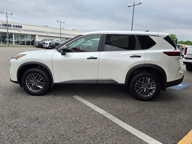 Used 2024 Nissan Rogue S AWD/4WD image 23