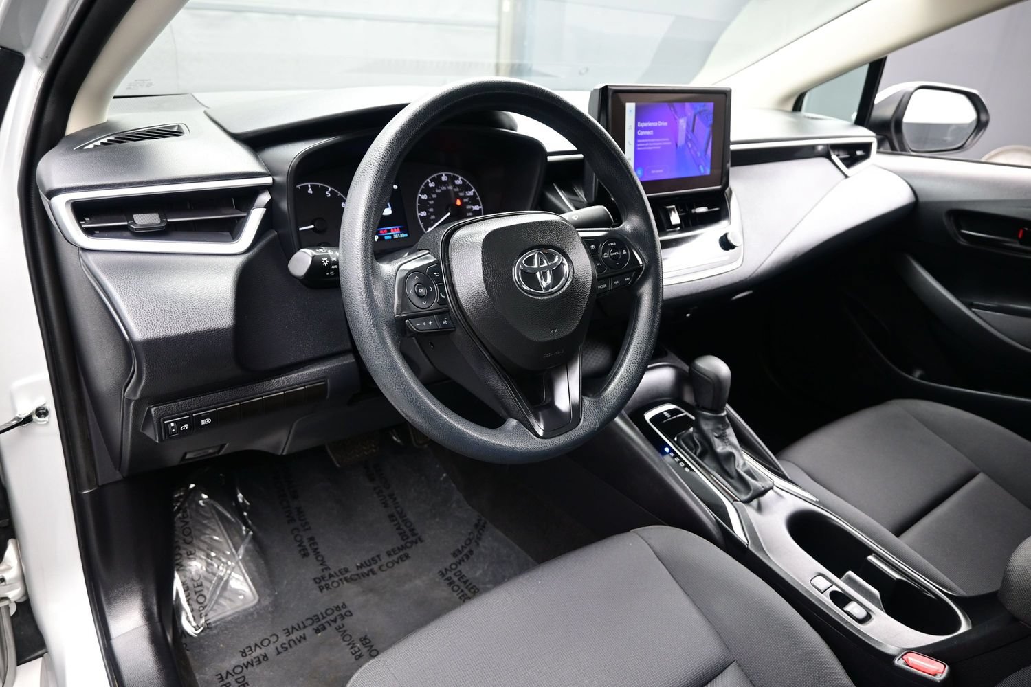 Used 2025 Toyota Corolla LE FWD image 12