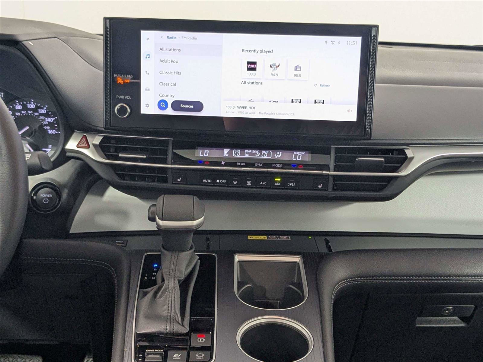 Used 2025 Toyota Sienna XLE w/ XLE Plus Package FWD image 39