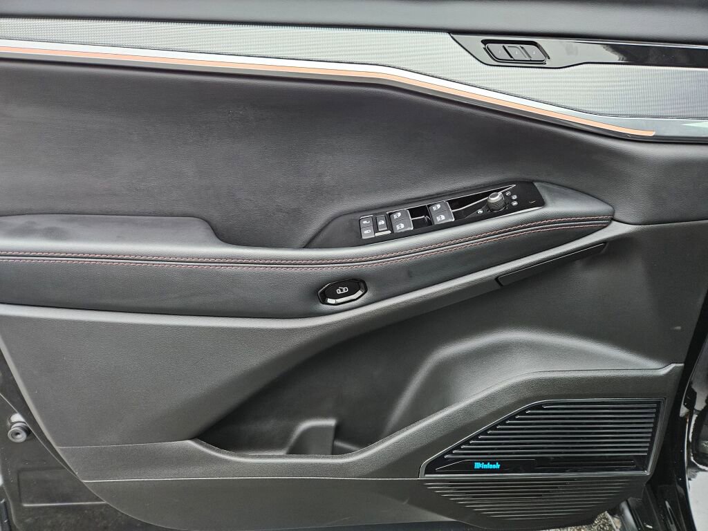 Used 2024 Jeep Wagoneer Launch Edition image 18