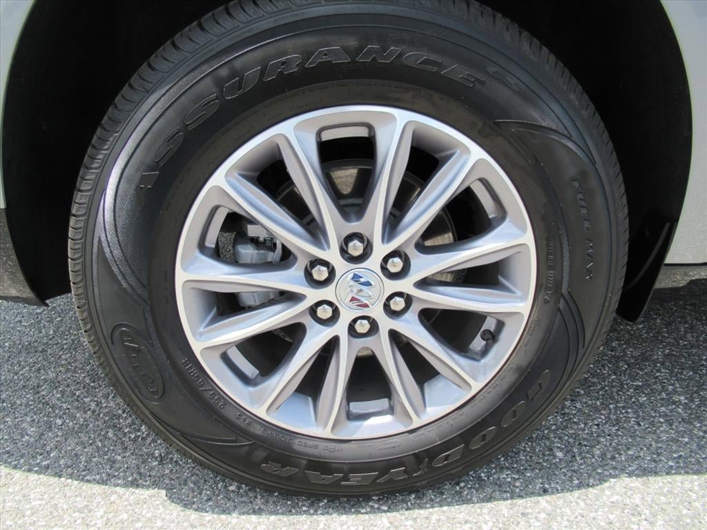 Used 2024 Buick Enclave Essence w/ Technology Package FWD image 8
