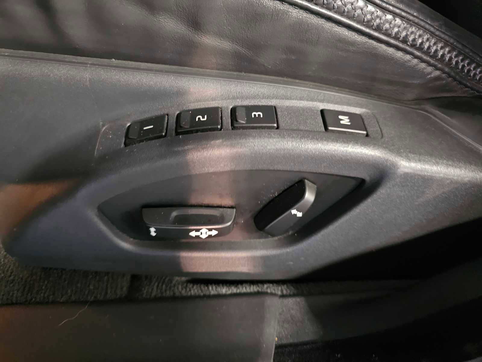 Used 2009 Volvo XC70 3.2 image 21