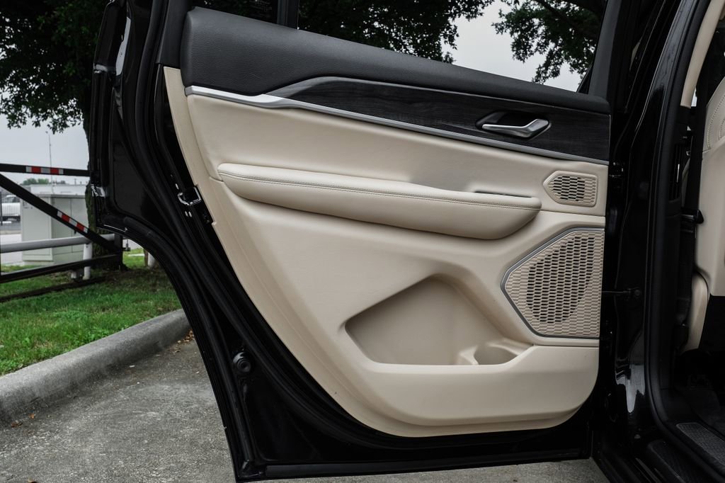 Used 2022 Jeep Grand Cherokee L Limited AWD/4WD image 59