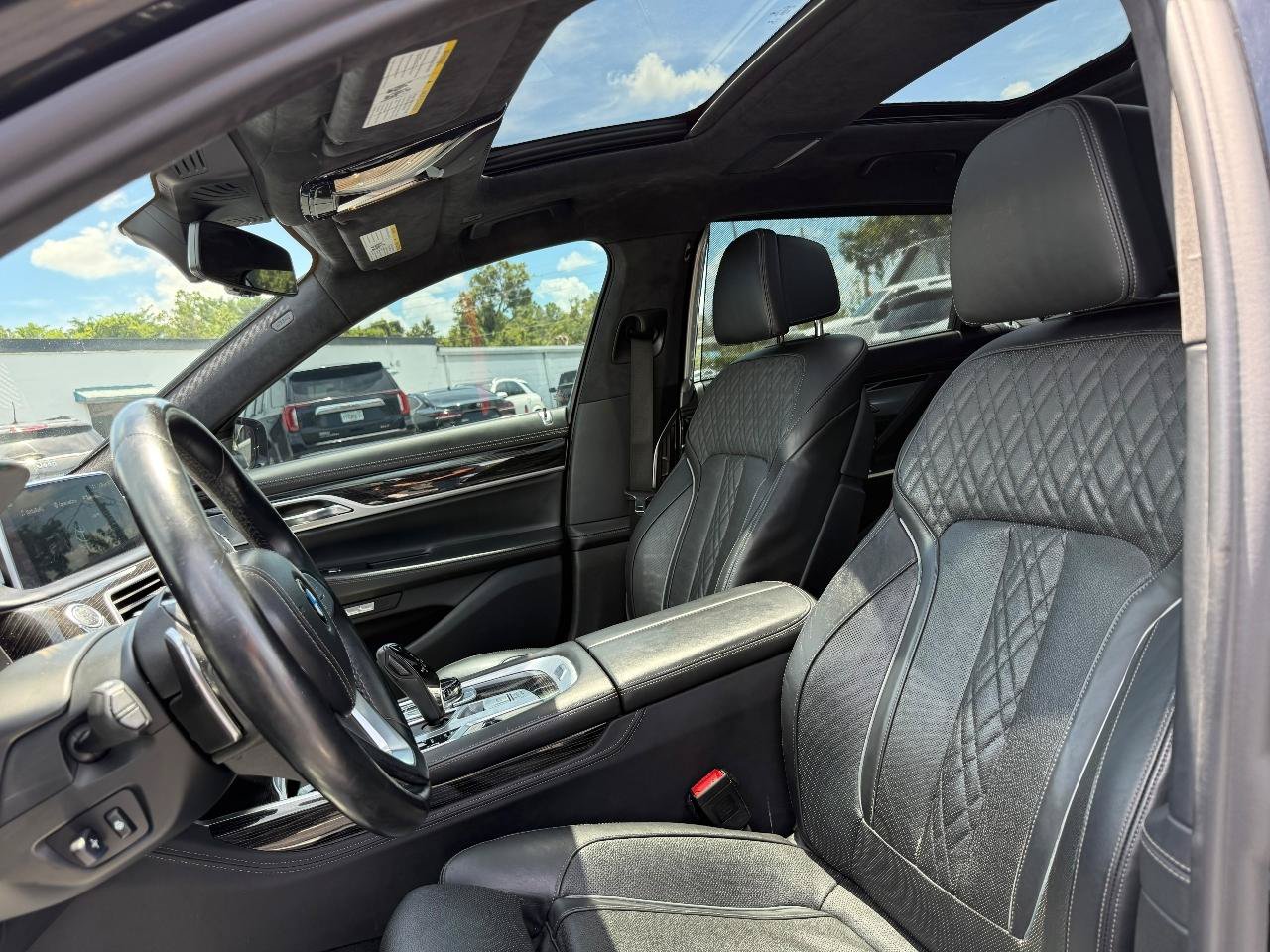 Used 2018 BMW 750i RWD image 16