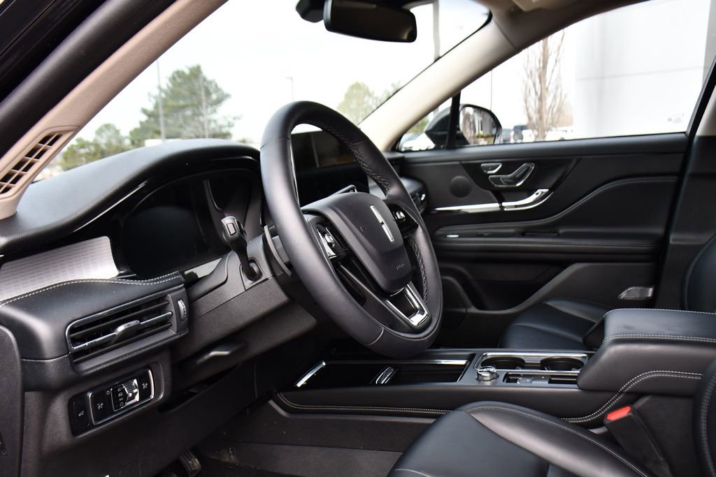 Used 2024 Lincoln Corsair Premiere image 11