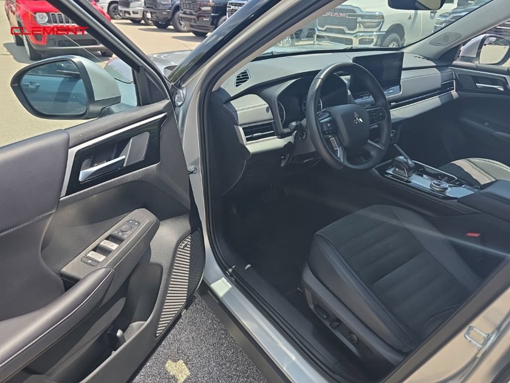 Used 2025 Mitsubishi Outlander SE AWD/4WD image 7