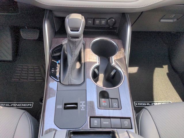 Used 2021 Toyota Highlander Limited image 19