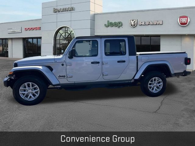 Used 2023 Jeep Gladiator Sport AWD/4WD image 4