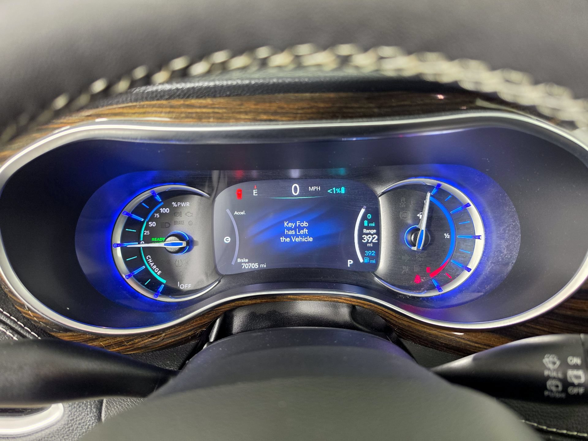 Used 2022 Chrysler Pacifica Limited w/ Uconnect Theater Family Group FWD image 22