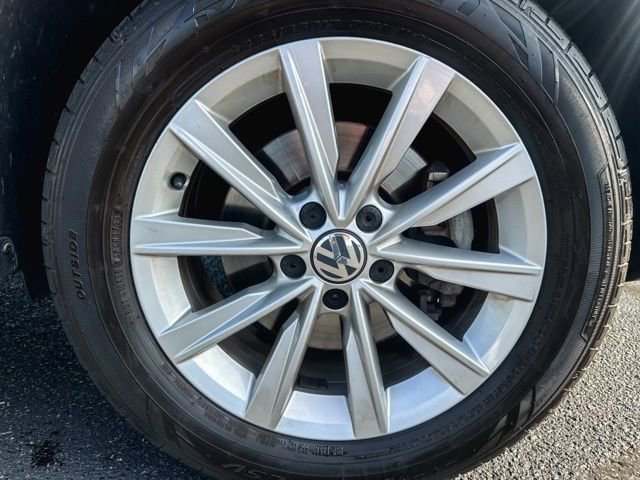 Used 2017 Volkswagen Tiguan Limited w/ Alloy Wheels Package image 11