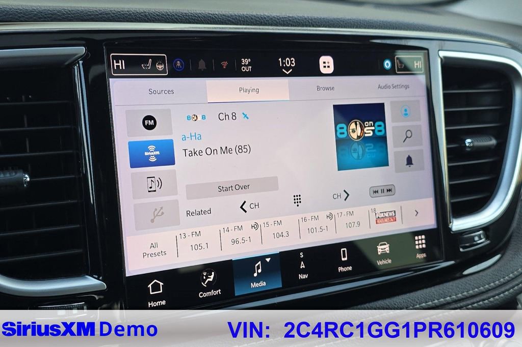 Used 2023 Chrysler Pacifica Limited image 29