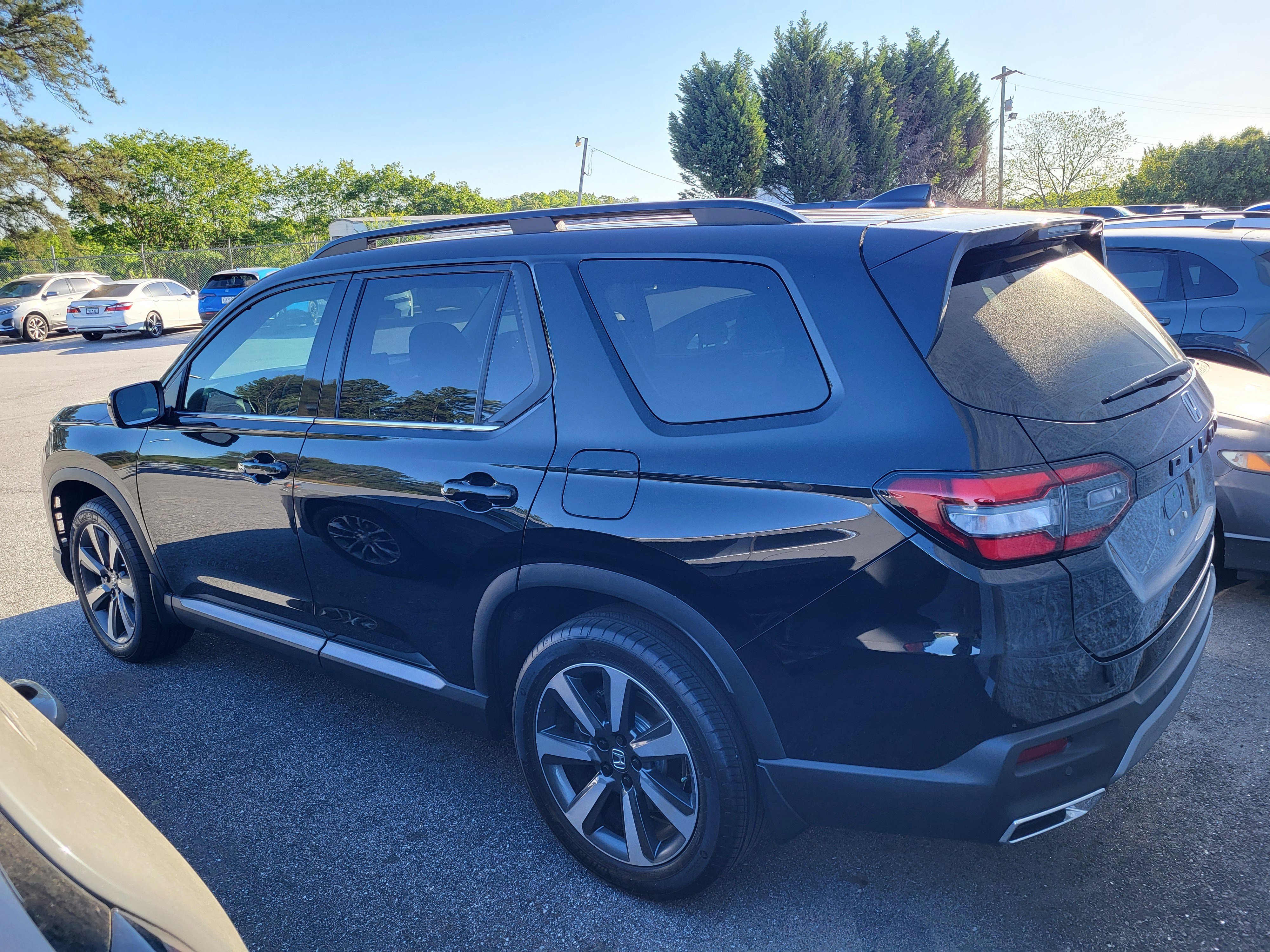 Used 2025 Honda Pilot Touring image 5