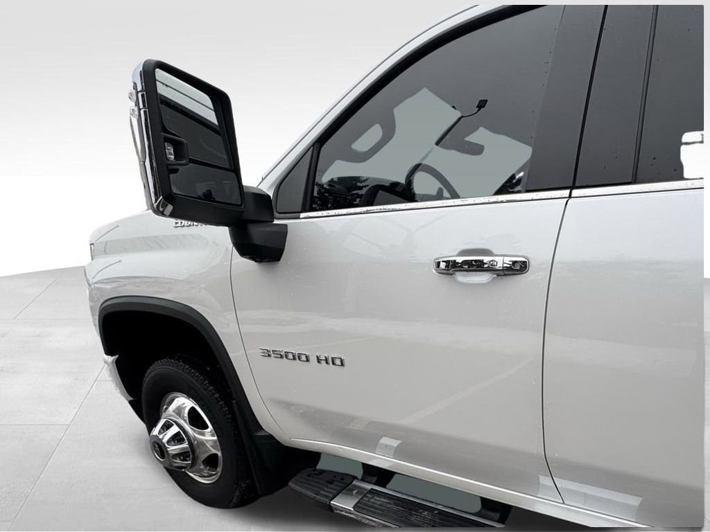 Used 2023 Chevrolet Silverado 3500 High Country image 9
