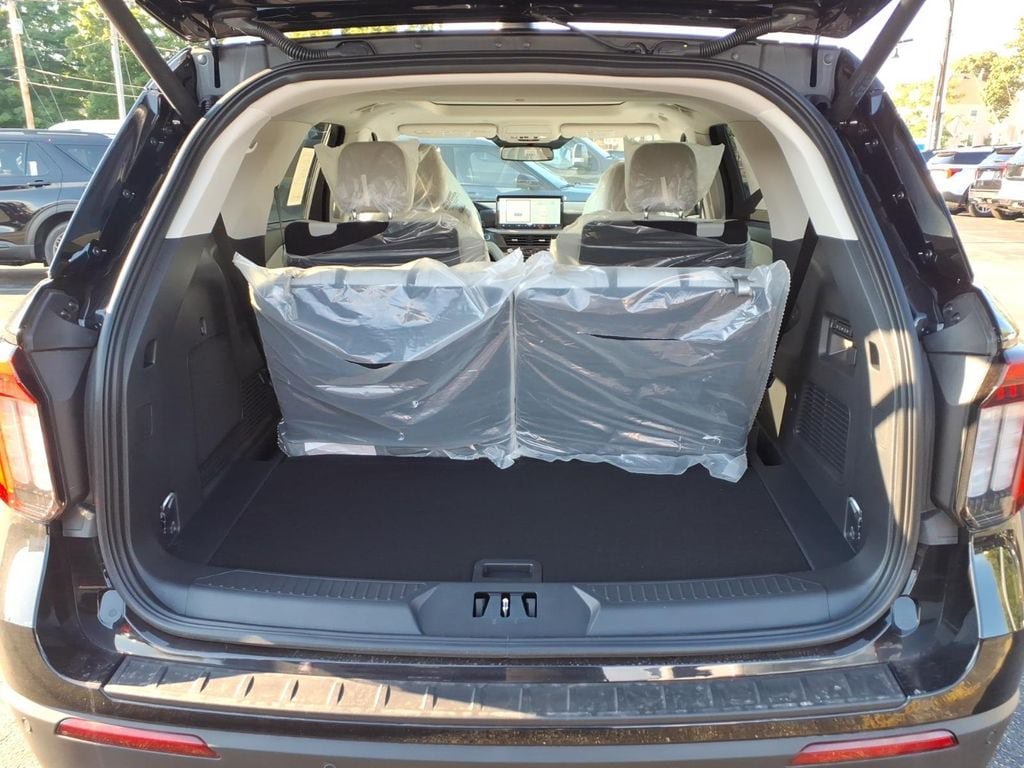 New 2026 Ford Explorer Platinum w/ LUX Leather Package AWD/4WD image 8
