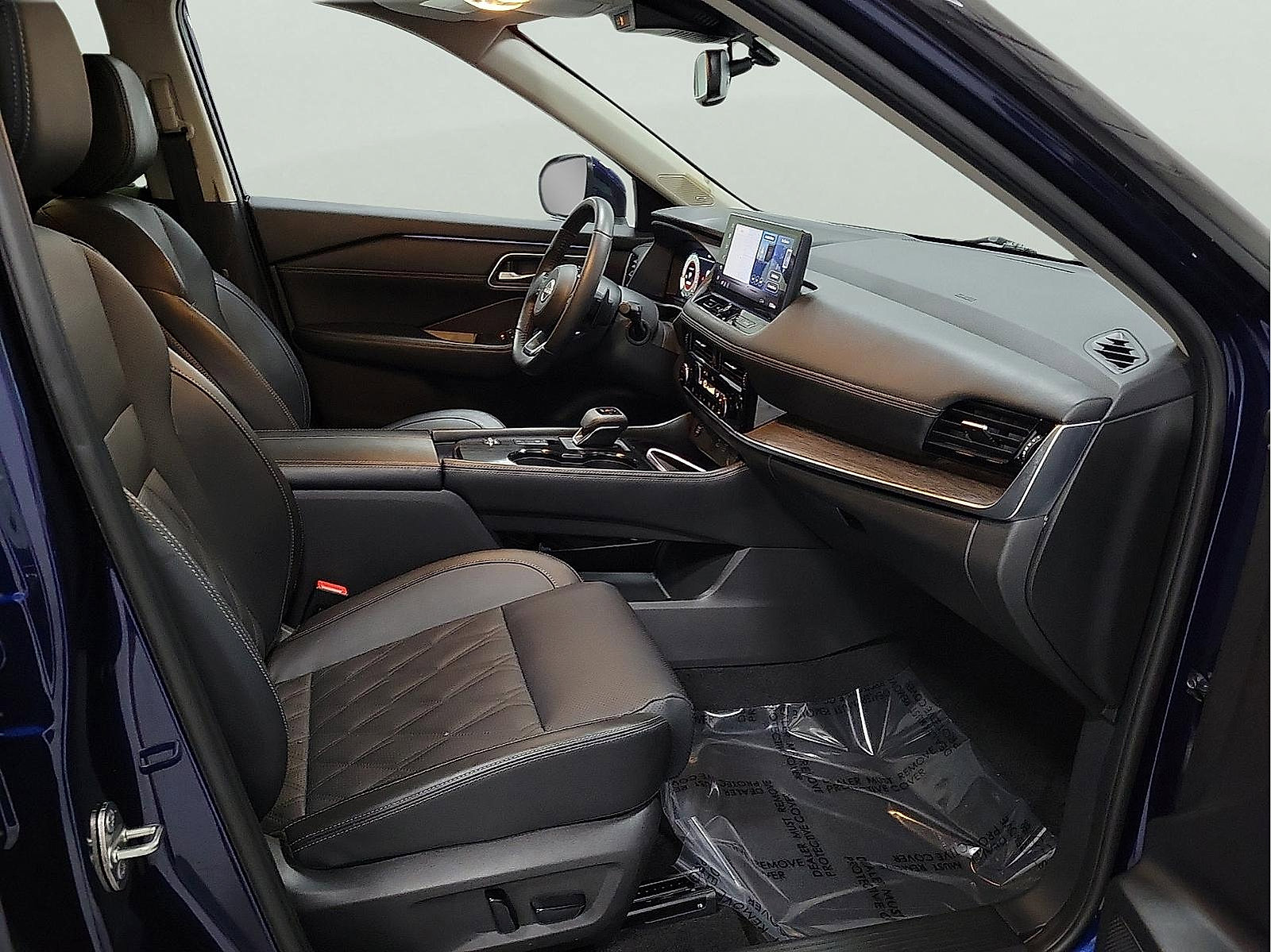 Used 2024 Nissan Rogue Platinum w/ Platinum Premium Package image 15