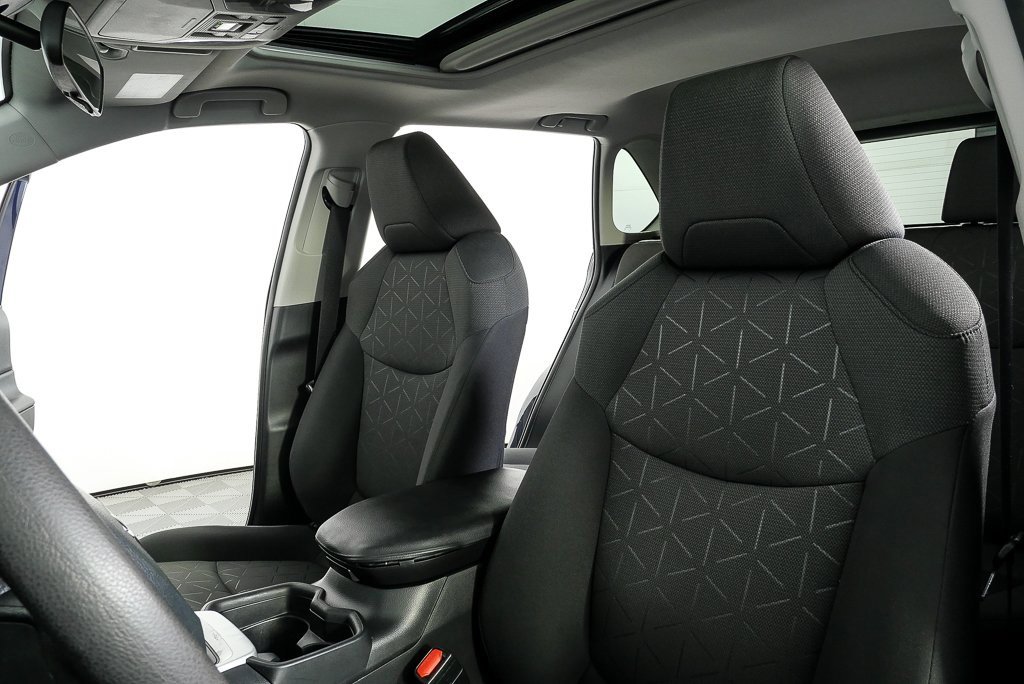 Used 2021 Toyota RAV4 XLE w/ Convenience Package image 5