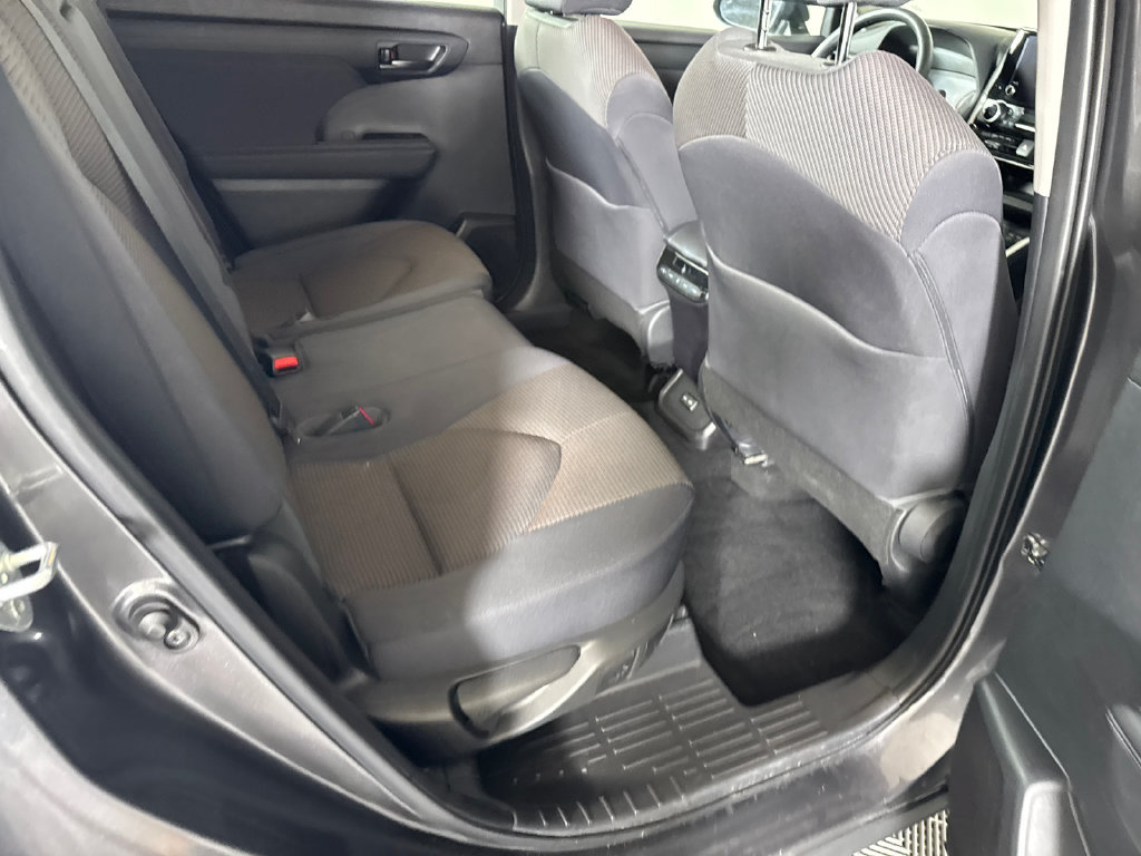 Used 2023 Toyota Highlander LE FWD image 14