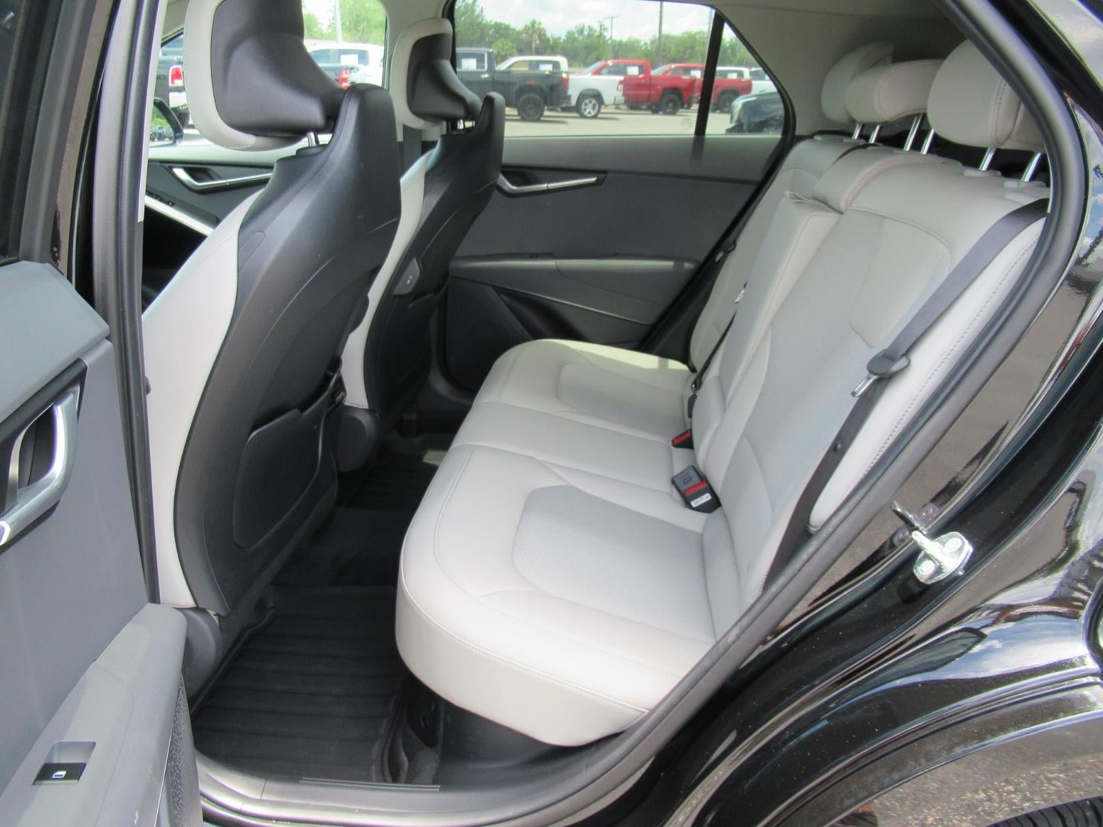 Used 2025 Kia Niro EX Touring FWD image 18