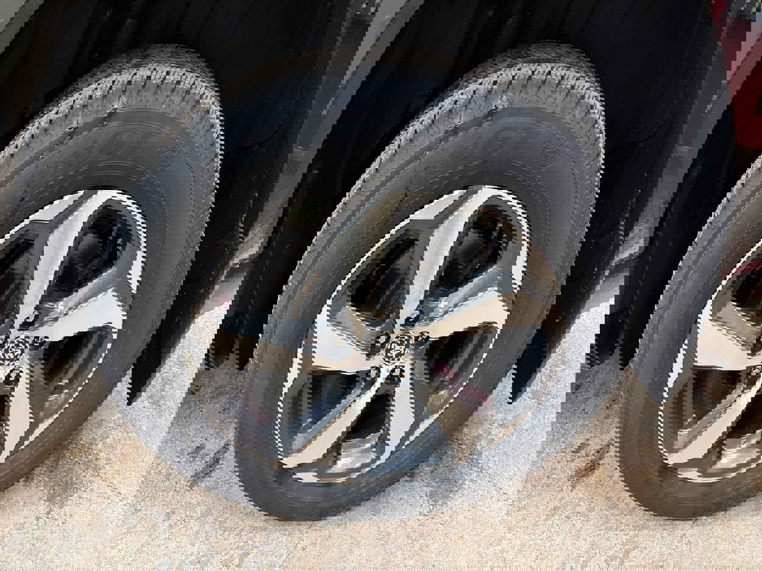 Used 2024 Toyota RAV4 SE w/ Weather & Moonroof Package image 6