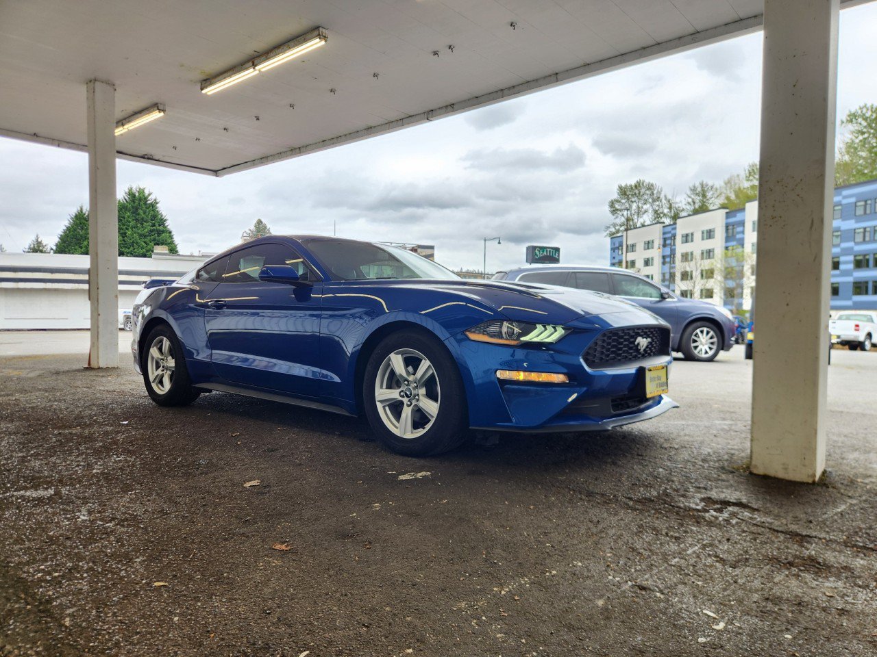 Used 2018 Ford Mustang Coupe RWD image 9