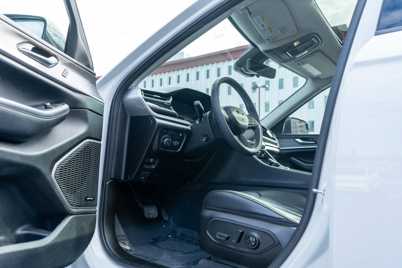 Used 2022 Jeep Grand Cherokee Limited 4xe w/ Luxury Tech Group II image 14