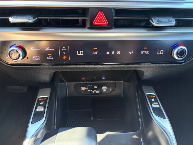 Certified 2025 Kia Sorento S AWD/4WD image 17