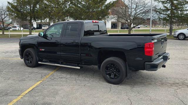 Used 2018 Chevrolet Silverado 1500 LT w/ Midnight Edition AWD/4WD image 6