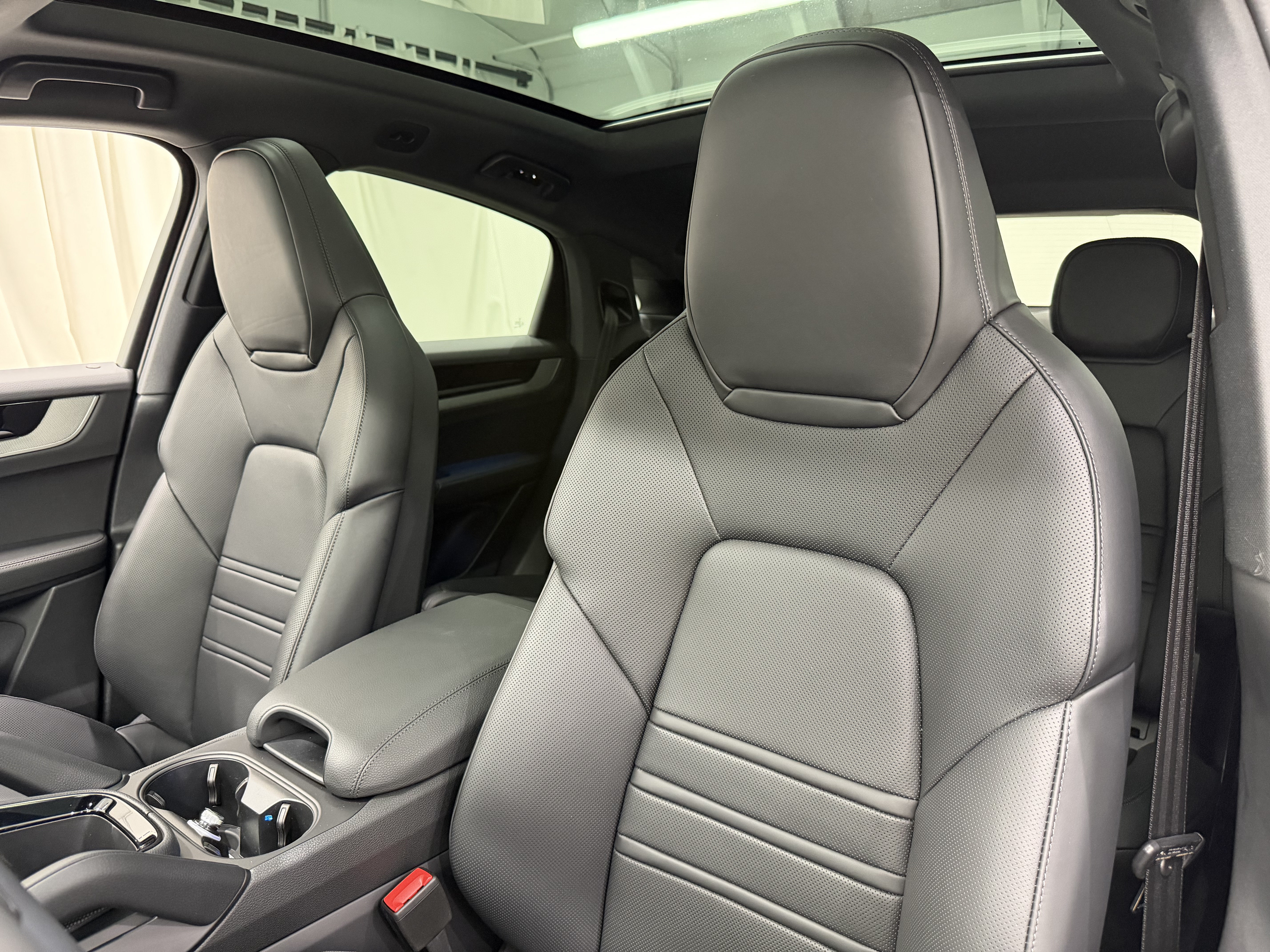 New 2026 Porsche Cayenne Coupe AWD/4WD image 34