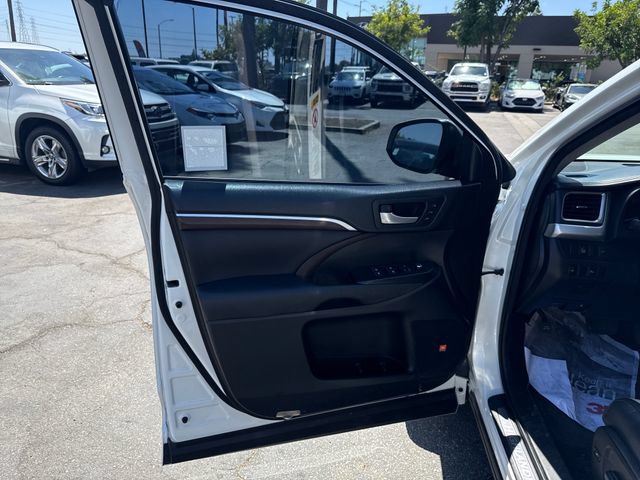 Used 2016 Toyota Highlander Limited FWD image 14