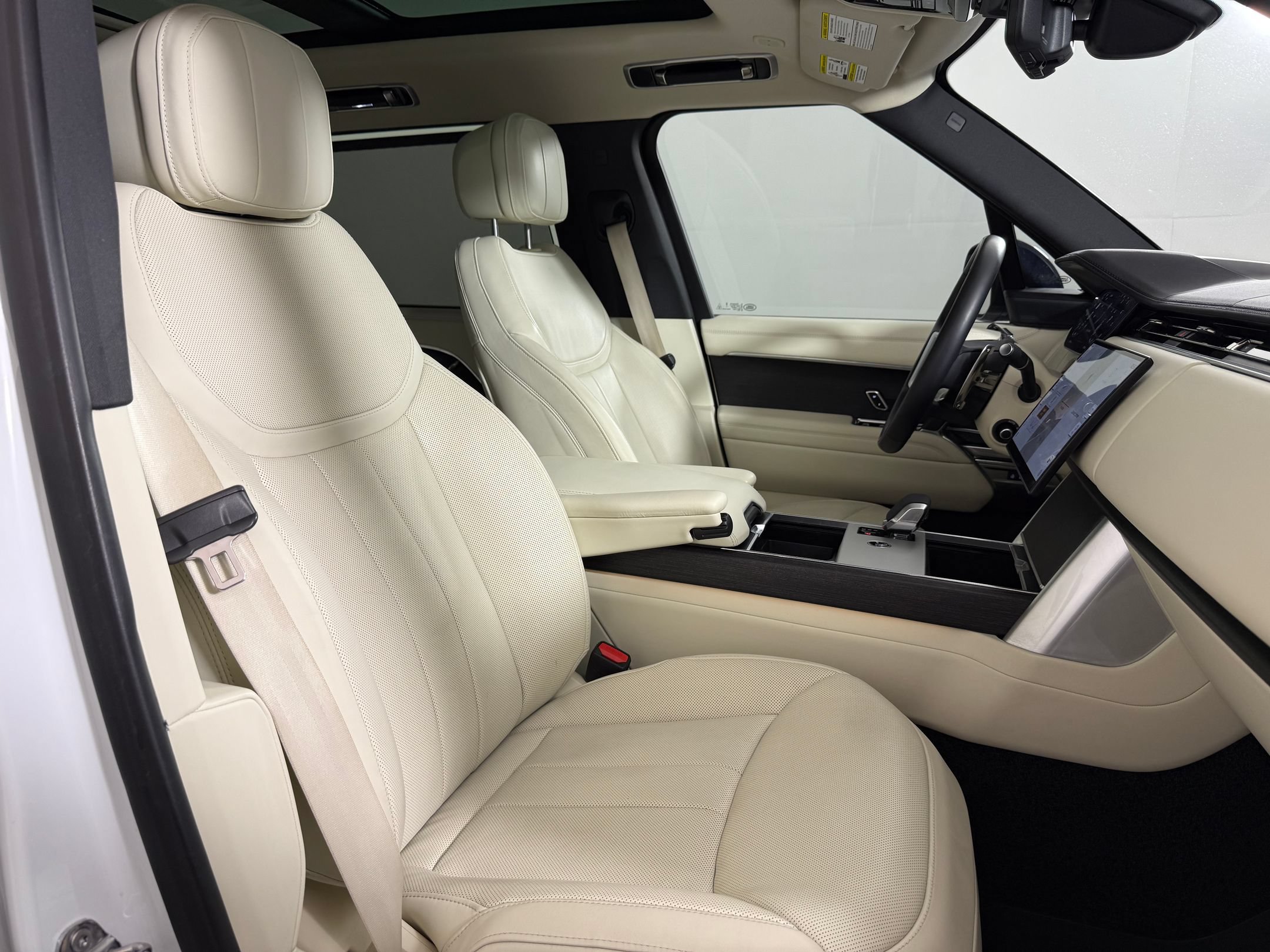 Used 2024 Land Rover Range Rover Long Wheelbase SE AWD/4WD image 27