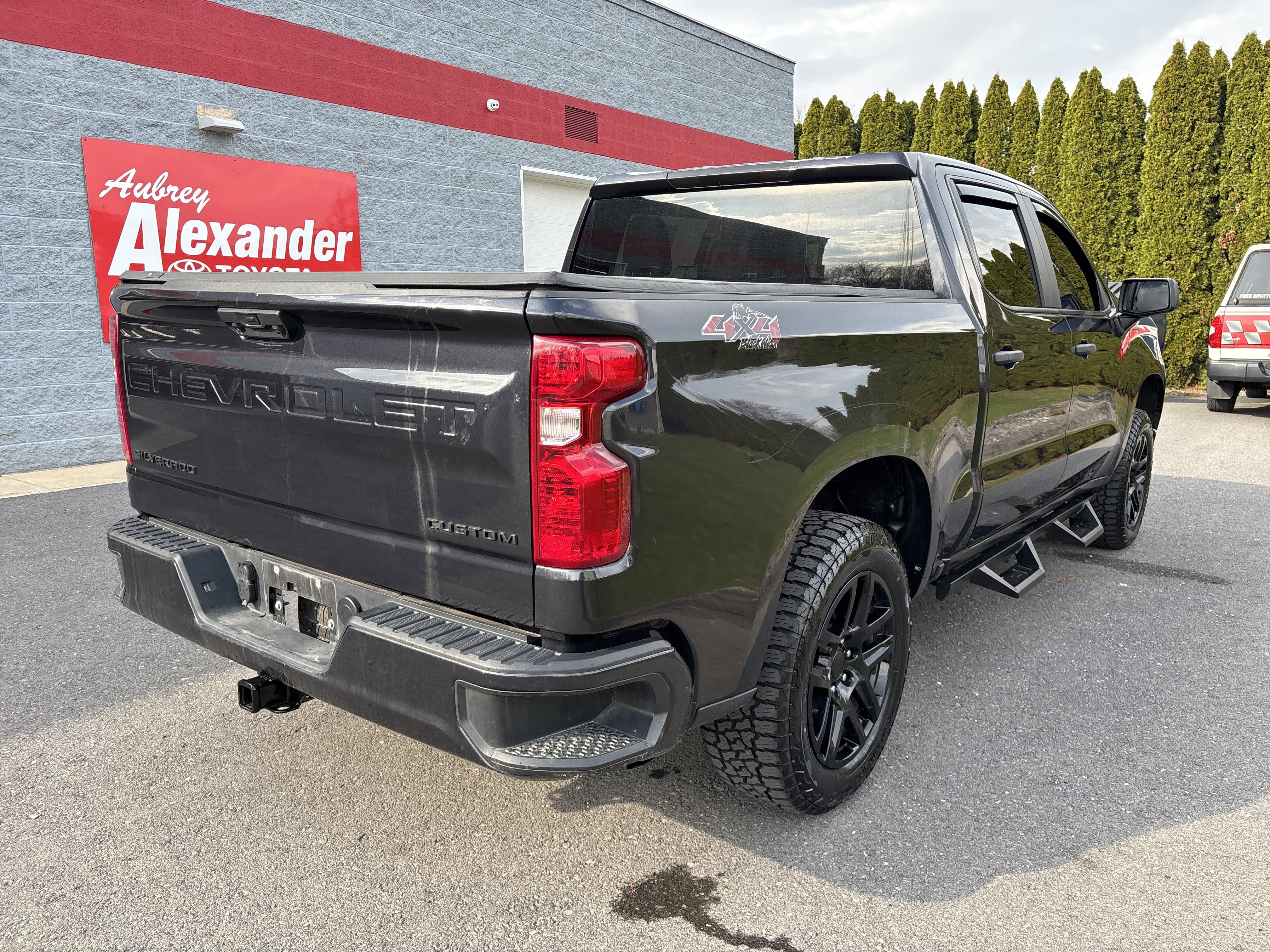 Used 2022 Chevrolet Silverado 1500 Custom image 3