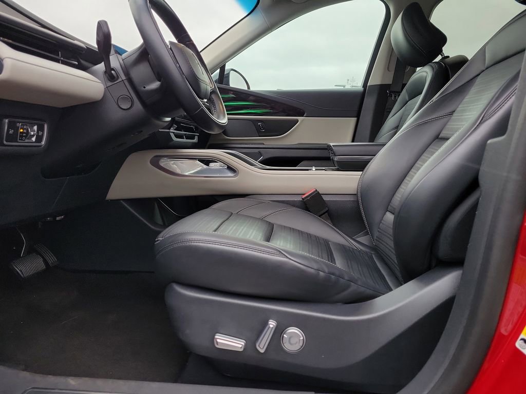 Certified 2024 Lincoln Nautilus Reserve image 17