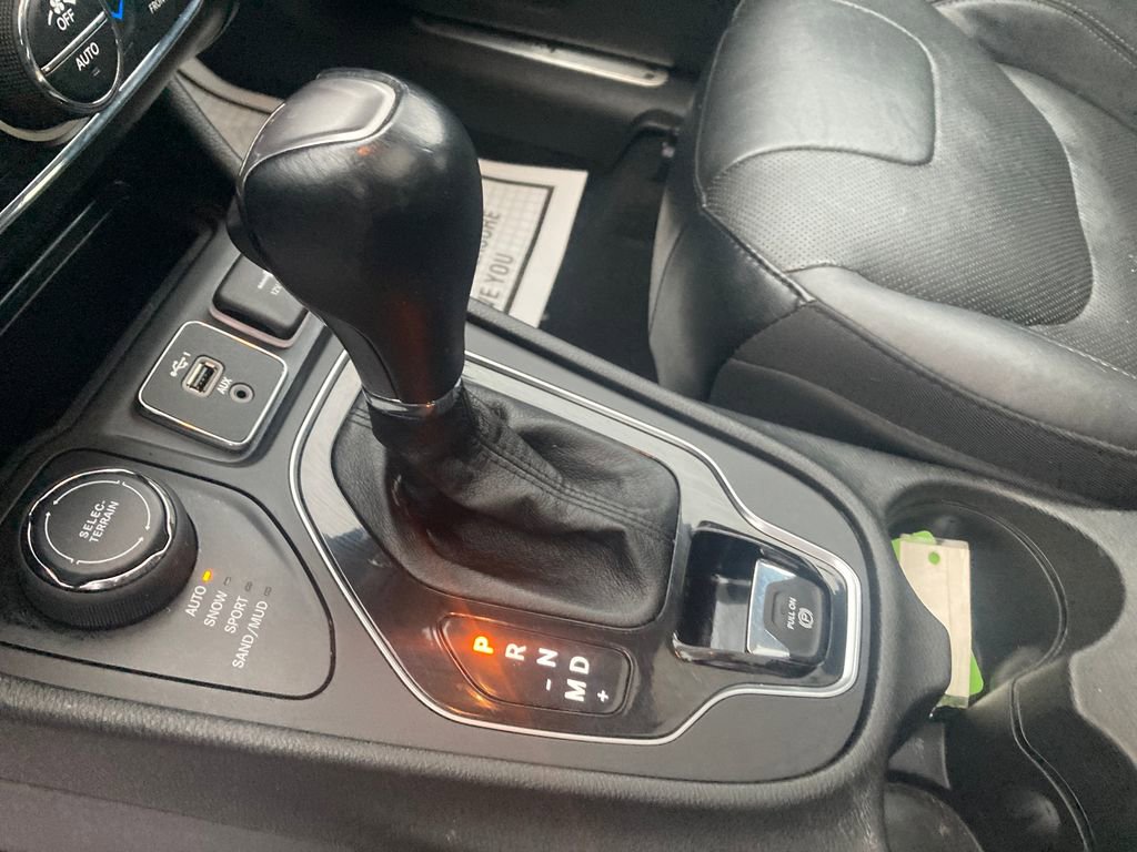 Used 2021 Jeep Cherokee Limited w/ Trailer Tow Group image 28