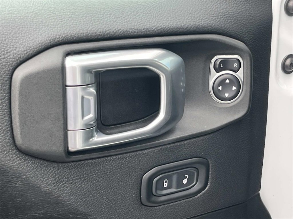 Used 2021 Jeep Gladiator Overland image 12