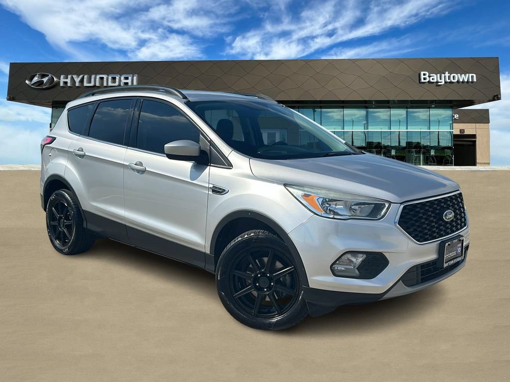 Used 2018 Ford Escape SE w/ SE Sync 3 Package FWD image 1