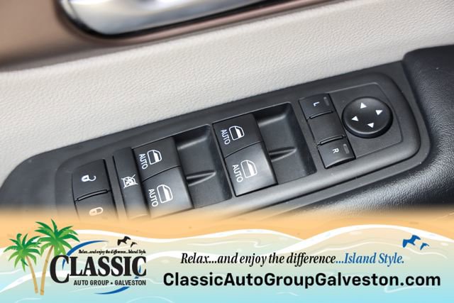 Used 2019 Chrysler Pacifica Touring-L Plus FWD image 18