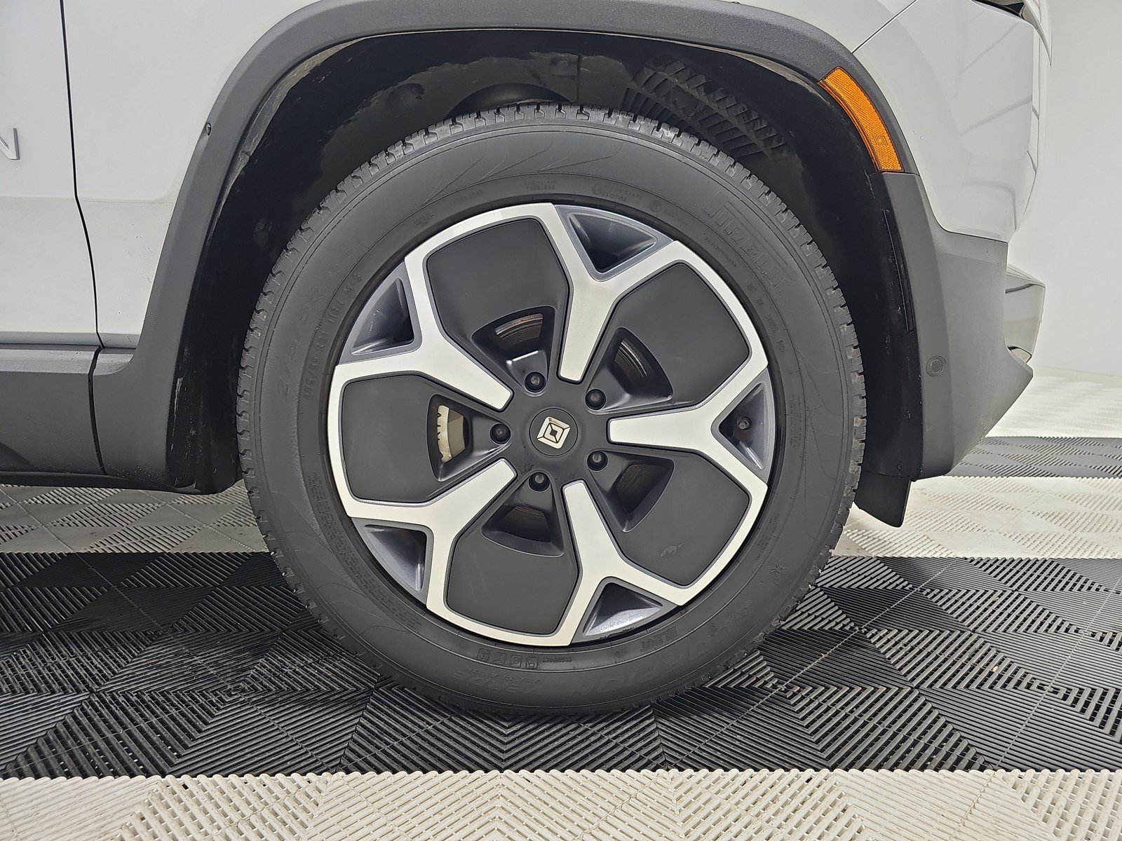 Used 2024 Rivian R1S Adventure image 11