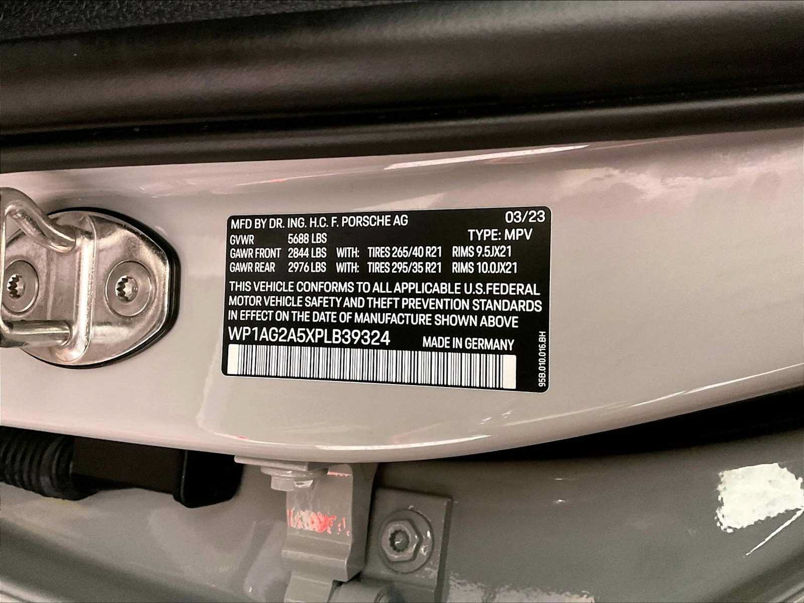 Certified 2023 Porsche Macan S AWD/4WD image 36