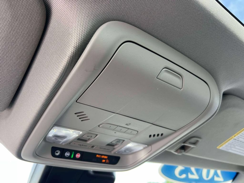 Used 2023 Cadillac XT4 Luxury w/ Cold Weather Package AWD/4WD image 31