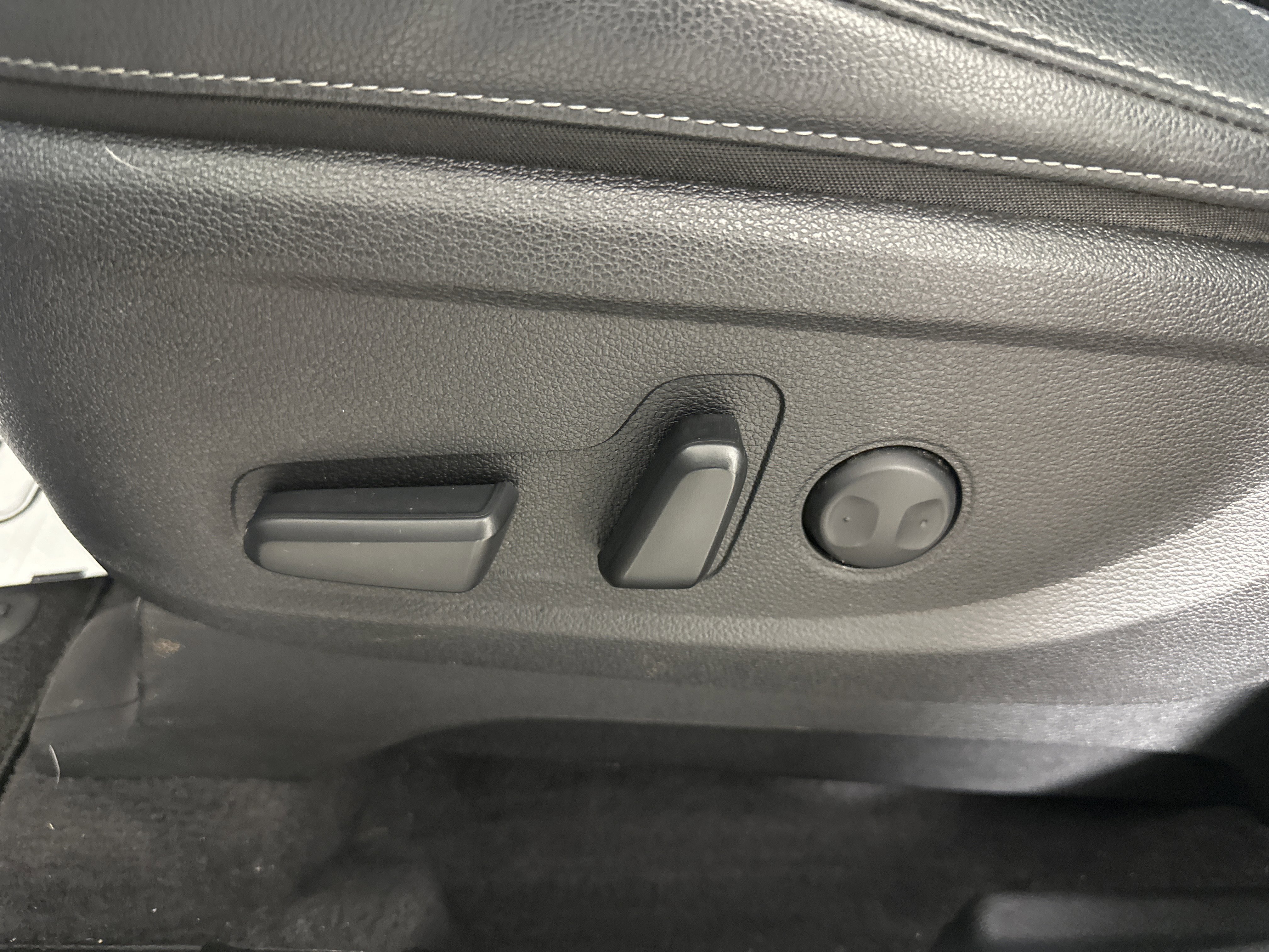 Used 2022 Kia Telluride EX w/ EX Premium Package image 10