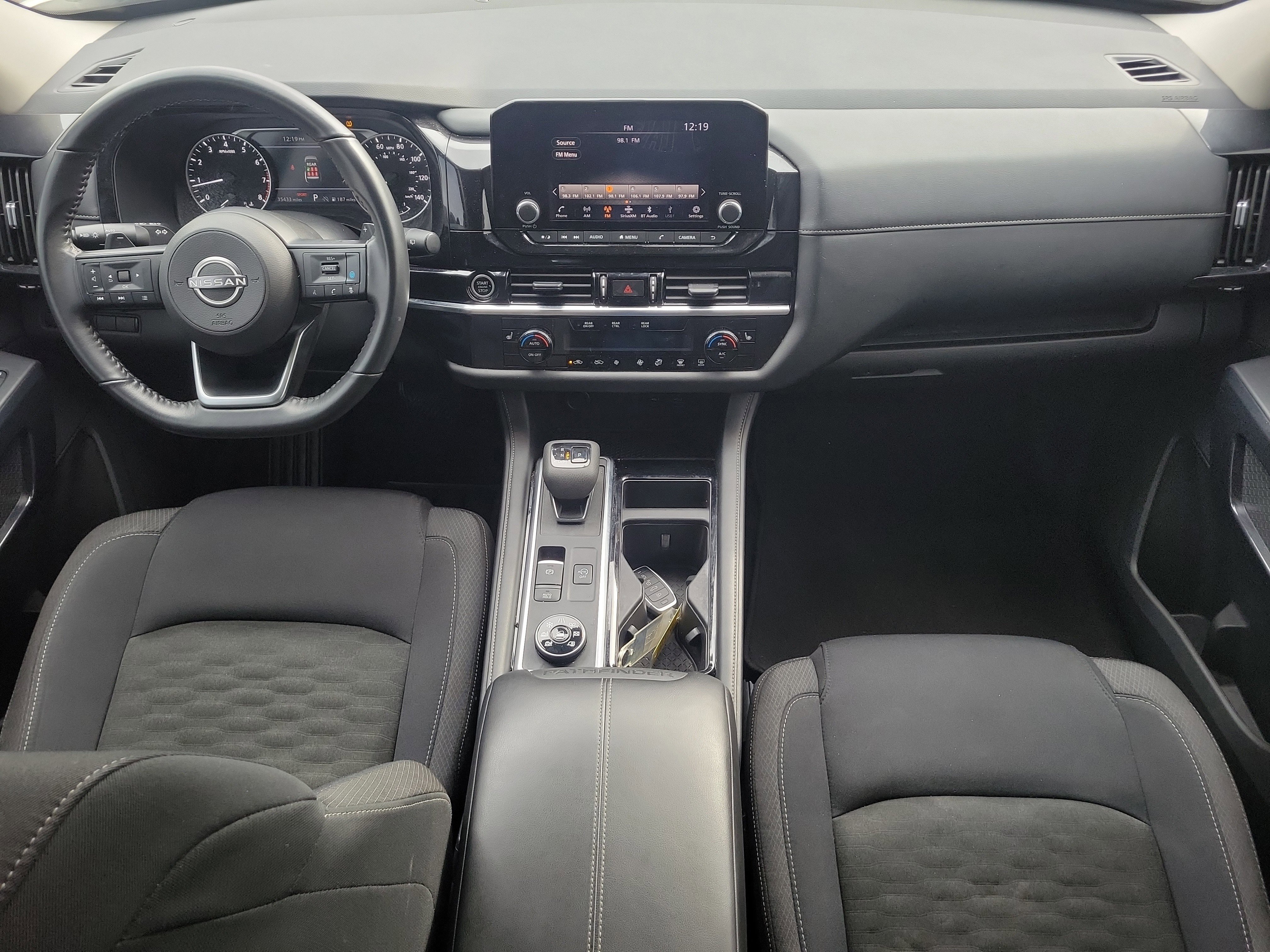 Used 2024 Nissan Pathfinder SV image 11