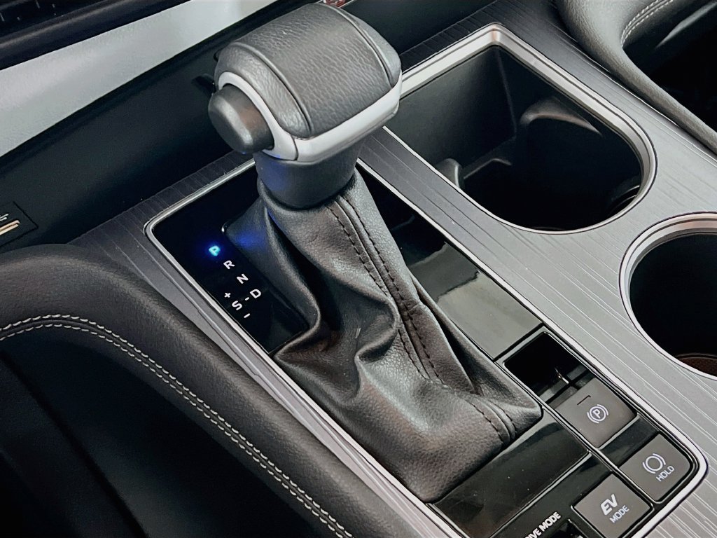 Certified 2025 Toyota Sienna XLE FWD image 15
