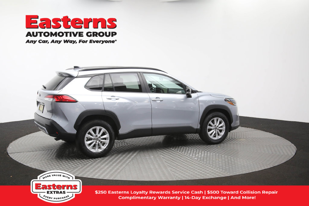 Used 2025 Toyota Corolla Cross LE FWD image 43