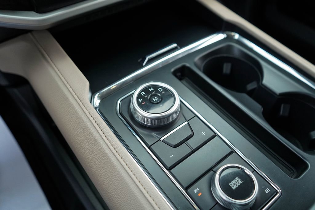 Used 2024 Ford Expedition Max XLT image 31