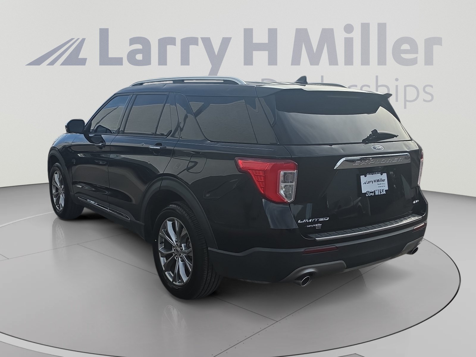 Used 2022 Ford Explorer Limited AWD/4WD image 3