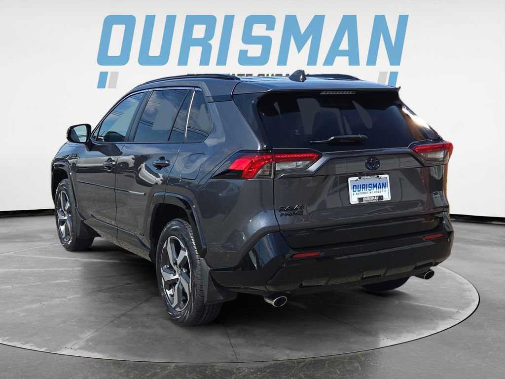 Used 2021 Toyota RAV4 SE w/ Weather & Moonroof Package AWD/4WD image 4