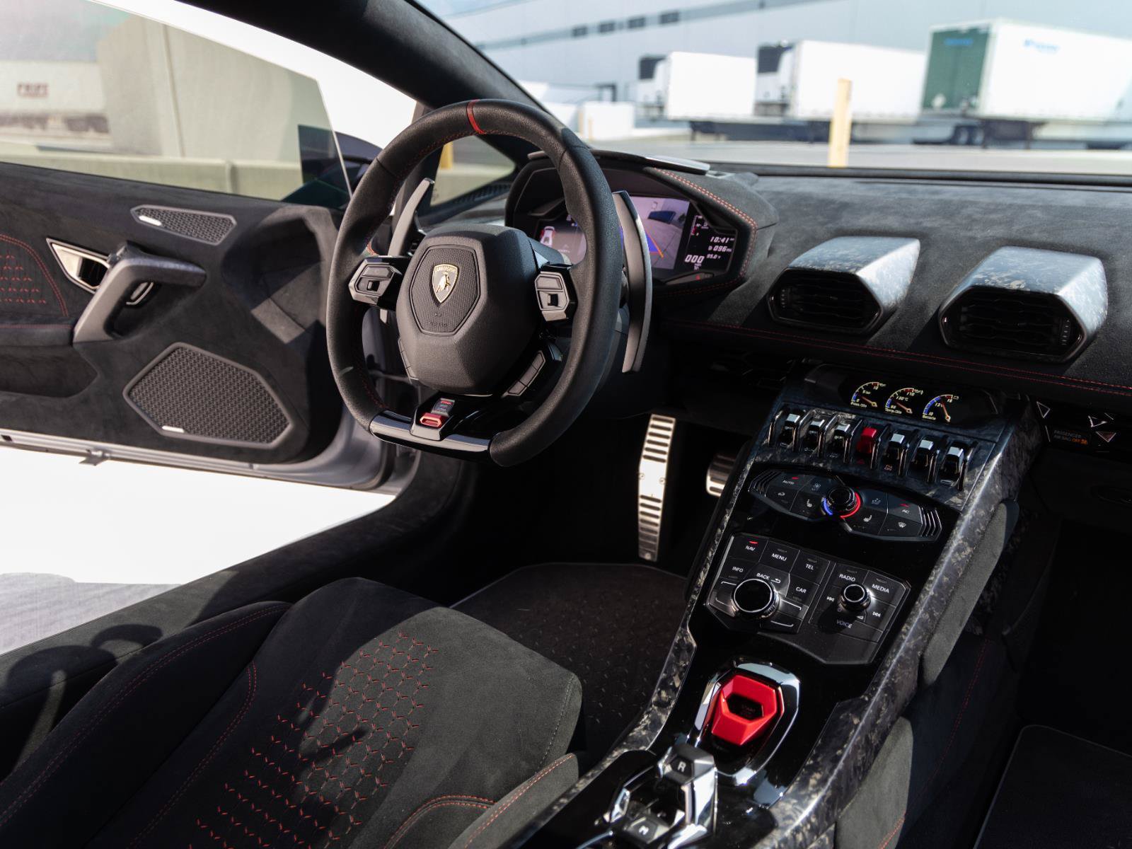 Used 2018 Lamborghini Huracan AWD/4WD image 52