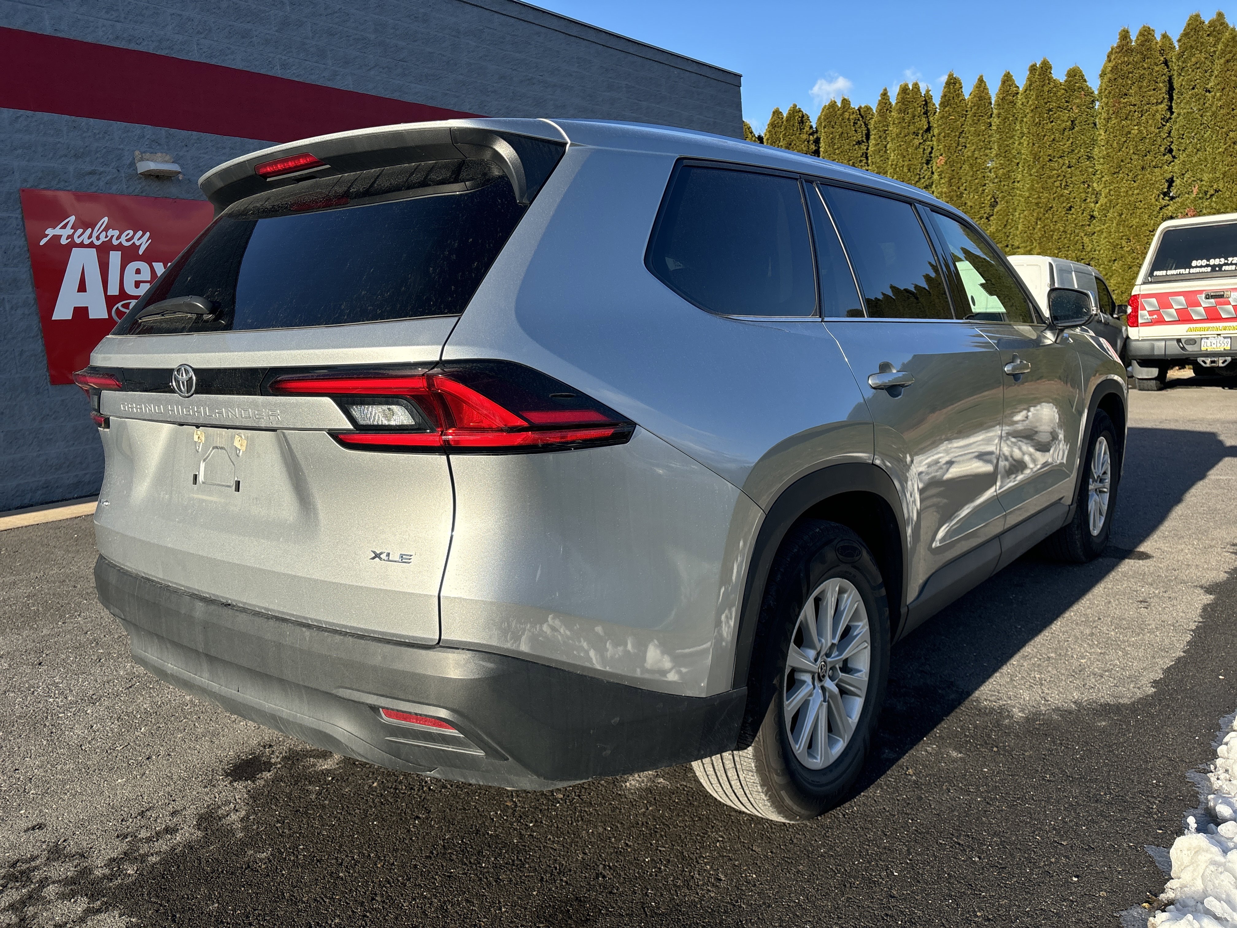 Used 2025 Toyota Grand Highlander AWD image 3