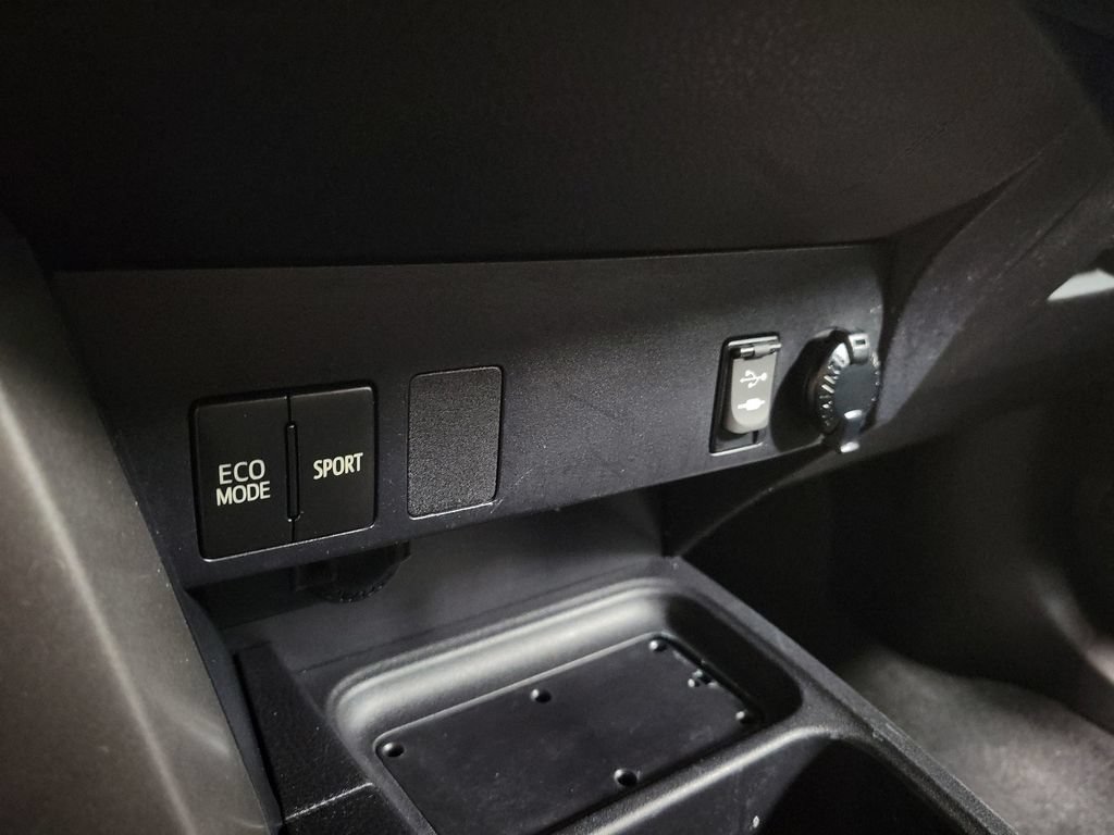 Used 2017 Toyota RAV4 LE w/ All Weather Liner Package AWD/4WD image 20